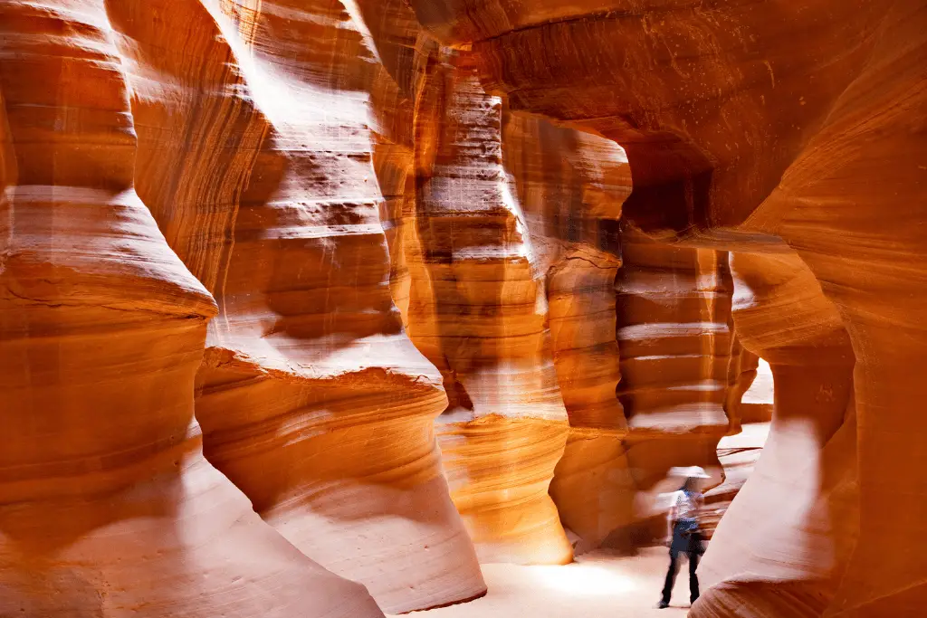 when is the best time to visit antelope canyon?